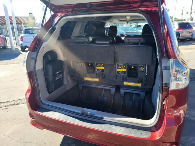 2013 Toyota Sienna SE 8 Passenger