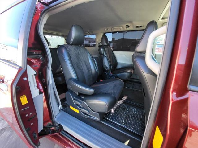2013 Toyota Sienna SE 8 Passenger