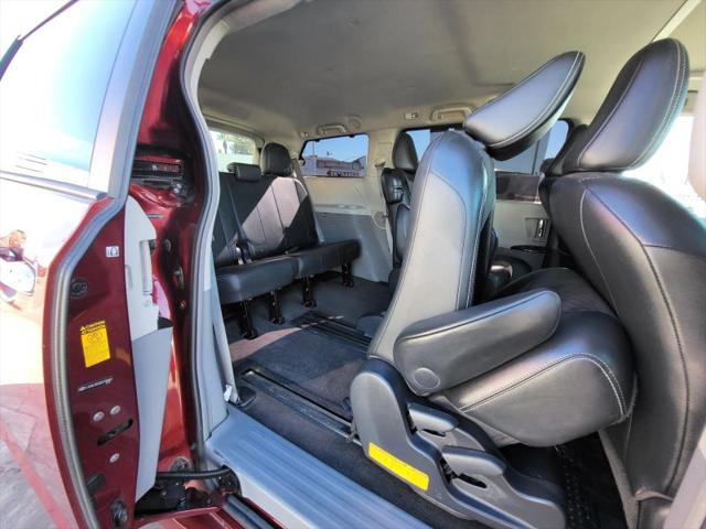 2013 Toyota Sienna SE 8 Passenger