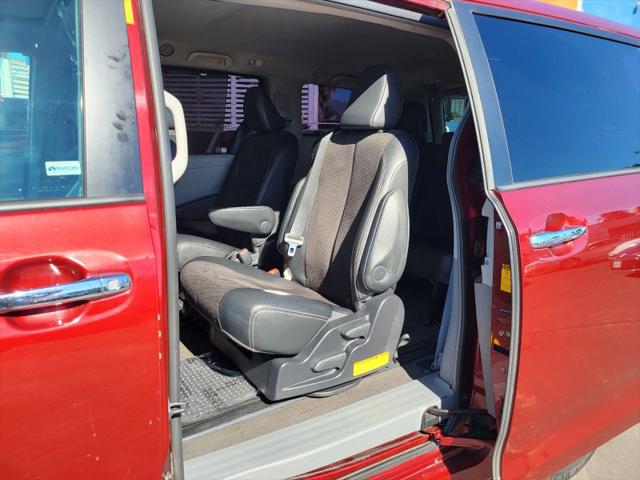 2013 Toyota Sienna SE 8 Passenger