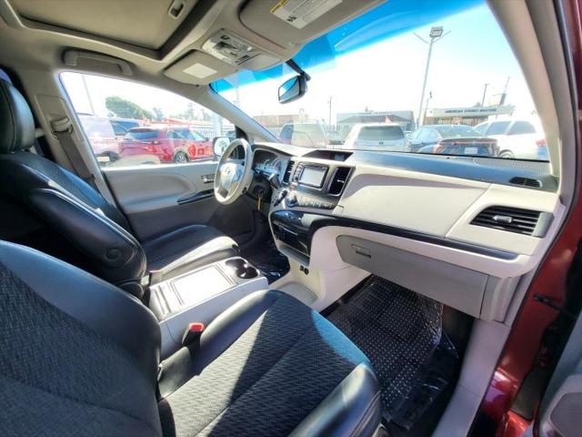 2013 Toyota Sienna SE 8 Passenger