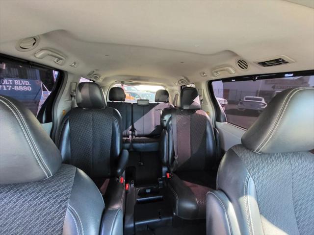 2013 Toyota Sienna SE 8 Passenger