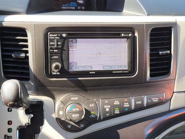 2013 Toyota Sienna SE 8 Passenger