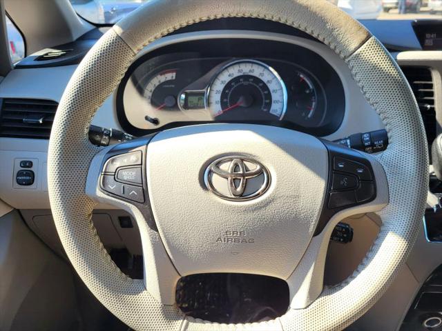2013 Toyota Sienna SE 8 Passenger