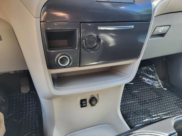 2013 Toyota Sienna SE 8 Passenger