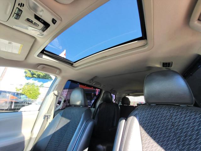 2013 Toyota Sienna SE 8 Passenger