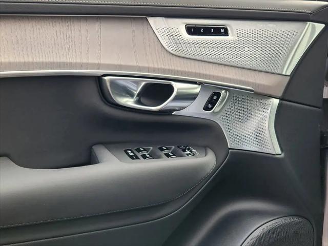 2026 Volvo XC90 B6 Ultra Dark Theme 7-Seater