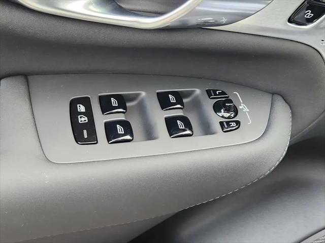 2026 Volvo XC90 B6 Ultra Dark Theme 7-Seater
