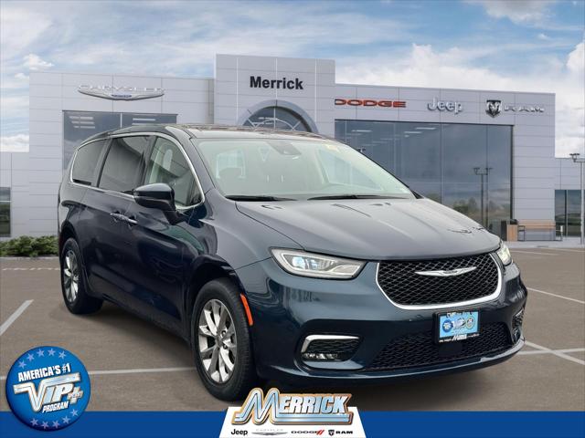 2023 Chrysler Pacifica Touring L AWD for sale in Wantagh, NY