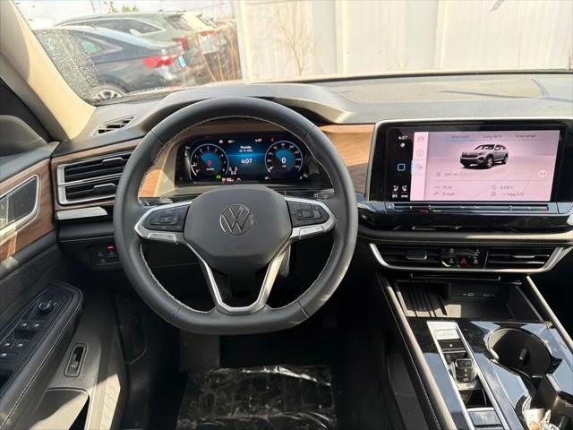 2026 Volkswagen Atlas SE with Technology