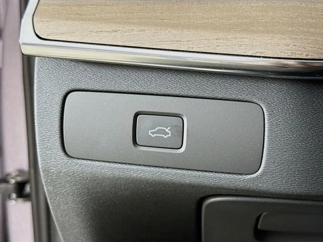 2026 Volvo XC90 Plus, B6 AWD Gas (mild hybrid), Gasoline, Bright, 7 Seats