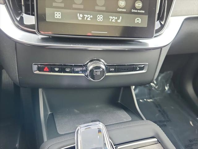 2026 Volvo XC90 Ultra, B6 AWD Gas (mild hybrid), Gasoline, Bright, 7 Seats