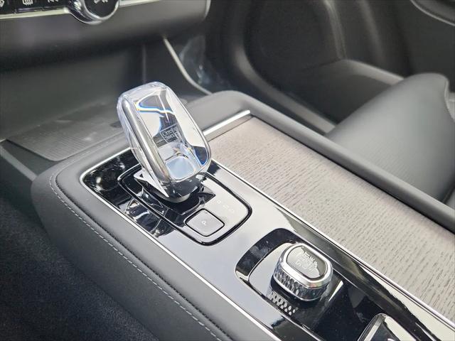2026 Volvo XC90 Ultra, B6 AWD Gas (mild hybrid), Gasoline, Bright, 7 Seats