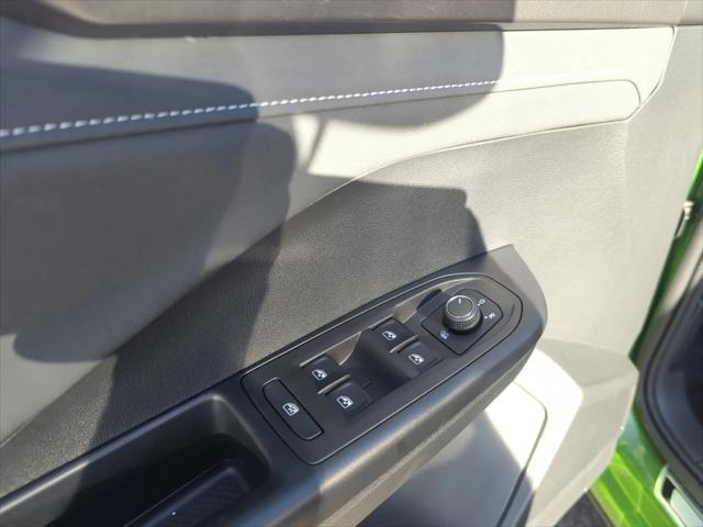 2026 Volkswagen Taos SE Black