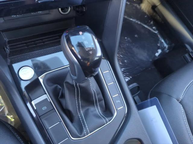 2026 Volkswagen Taos SE Black