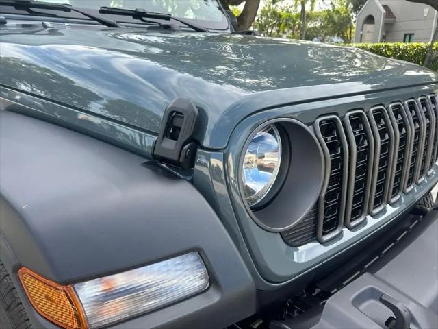 2026 Jeep Gladiator Sport