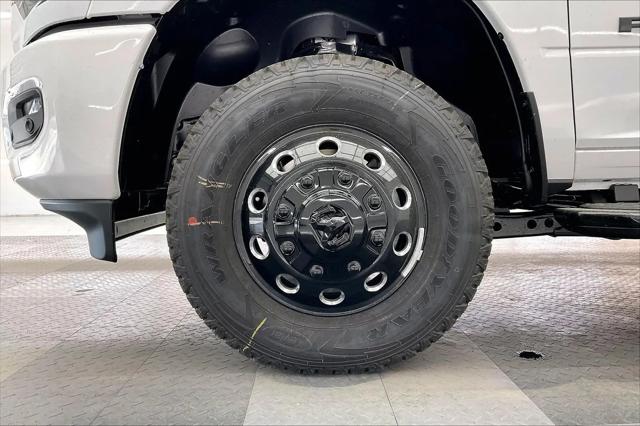 2026 Ram 3500 Big Horn Crew Cab 4x4 8 Box