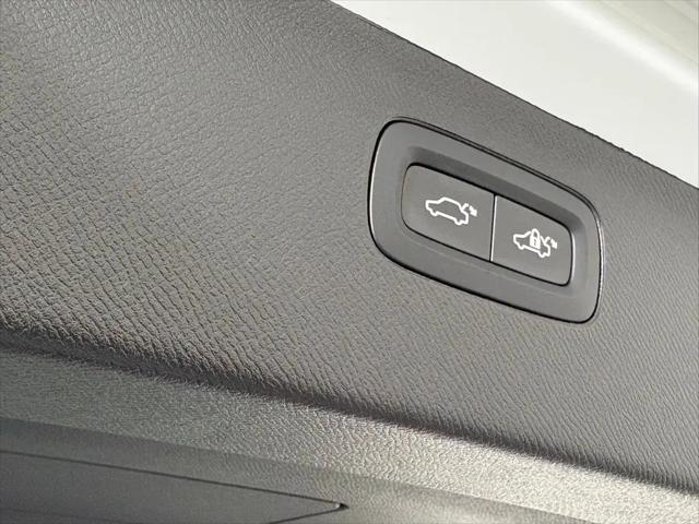 2026 Volvo XC90 Plus, B6 AWD Gas (mild hybrid), Gasoline, Bright, 7 Seats