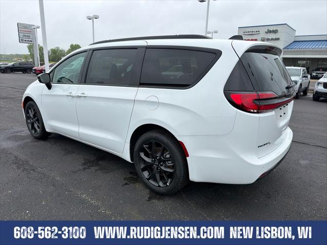 2026 Chrysler Pacifica Select AWD