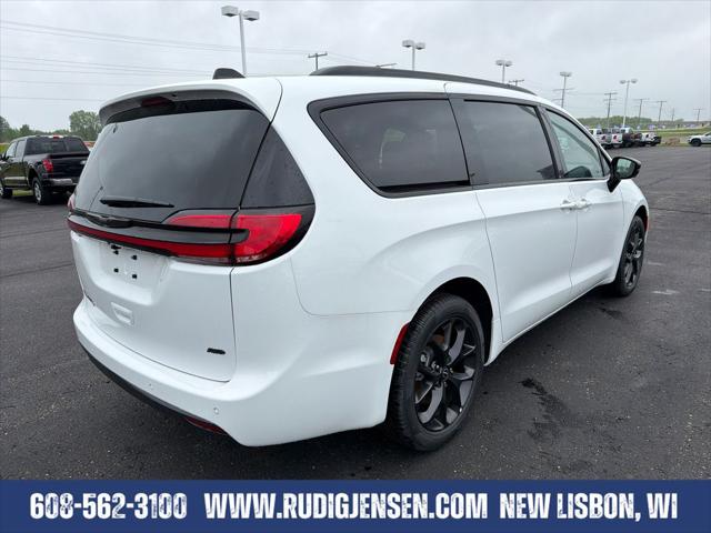 2026 Chrysler Pacifica Select AWD