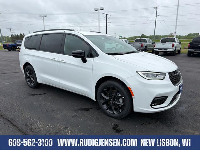 2026 Chrysler Pacifica Select AWD