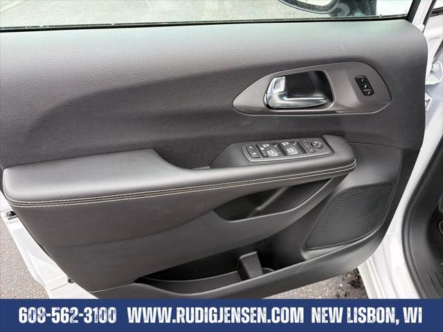 2026 Chrysler Pacifica Select AWD