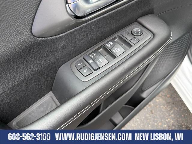 2026 Chrysler Pacifica Select AWD