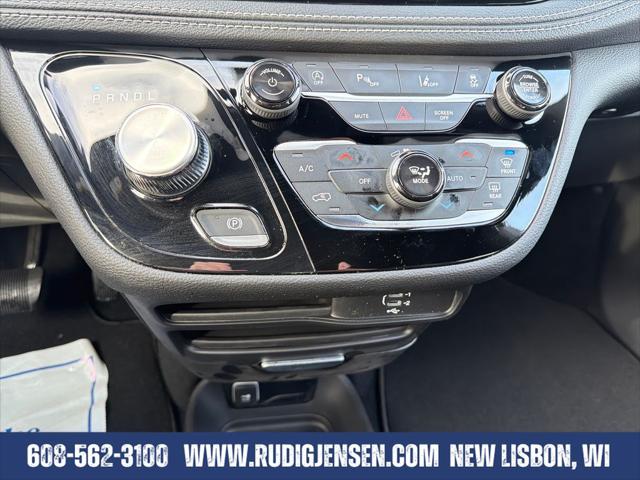 2026 Chrysler Pacifica Select AWD