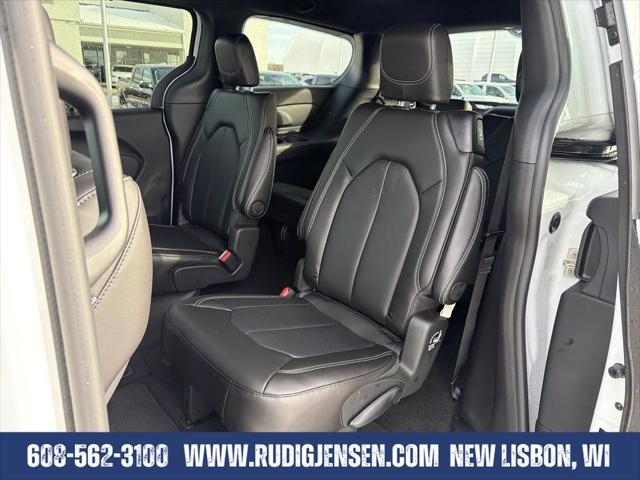 2026 Chrysler Pacifica Select AWD