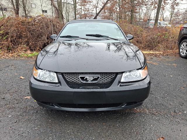 2004 Ford Mustang Deluxe 2004 Ford Mustang Deluxe
