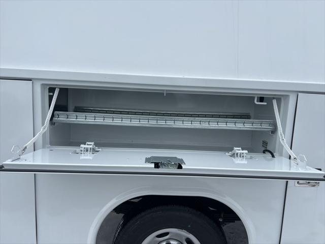 2025 GMC Savana Cutaway Work Van