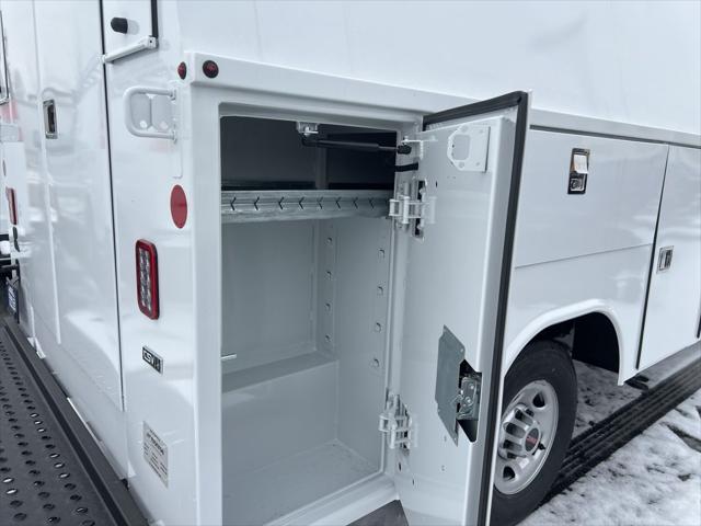 2025 GMC Savana Cutaway Work Van