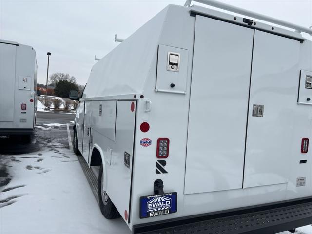 2025 GMC Savana Cutaway Work Van