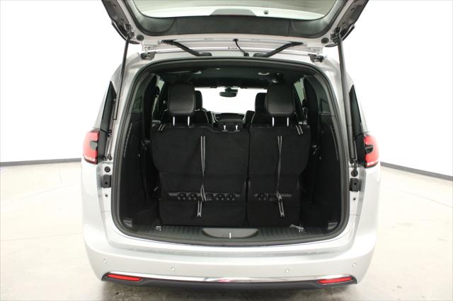 2026 Chrysler Pacifica Select AWD