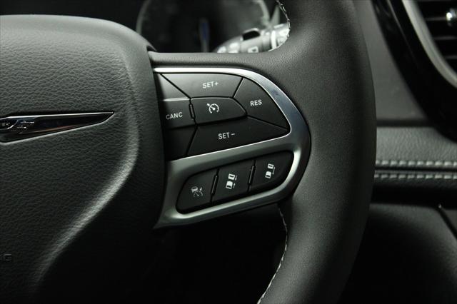 2026 Chrysler Pacifica Select AWD