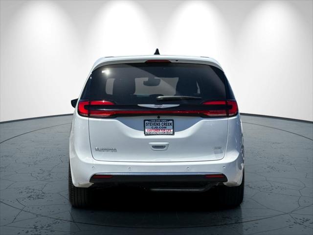 2026 Chrysler Pacifica Select AWD
