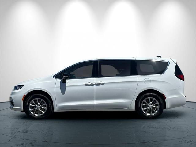 2026 Chrysler Pacifica Select AWD