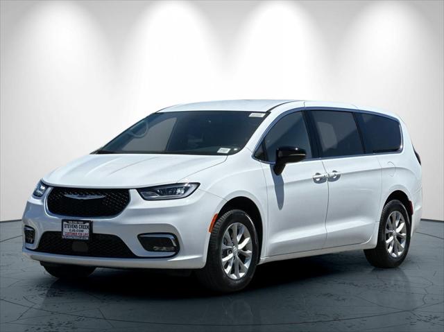 2026 Chrysler Pacifica Select AWD