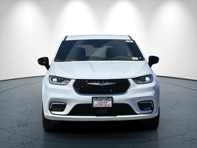 2026 Chrysler Pacifica Select AWD