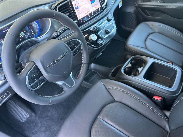 2026 Chrysler Pacifica Select AWD