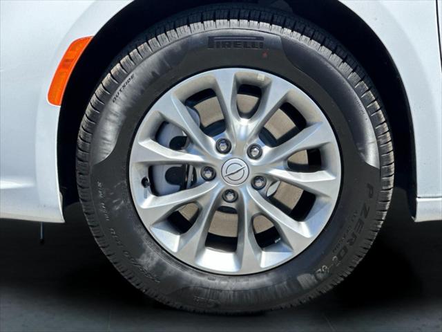 2026 Chrysler Pacifica Select AWD