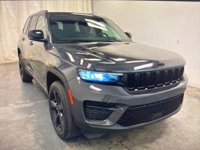 2023 Jeep Grand Cherokee Altitude 4x4 2023 Jeep Grand Cherokee Altitude 4x4
