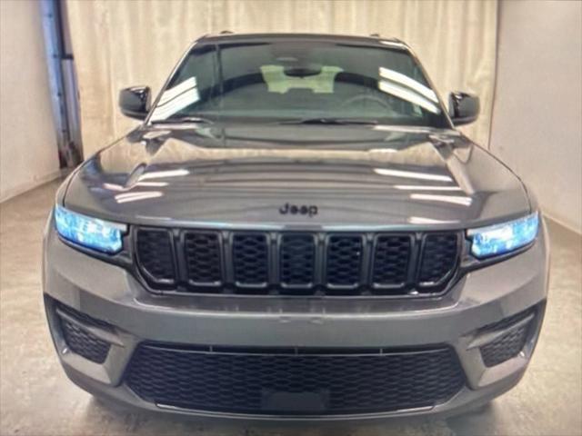 2023 Jeep Grand Cherokee Altitude 4x4 2023 Jeep Grand Cherokee Altitude 4x4