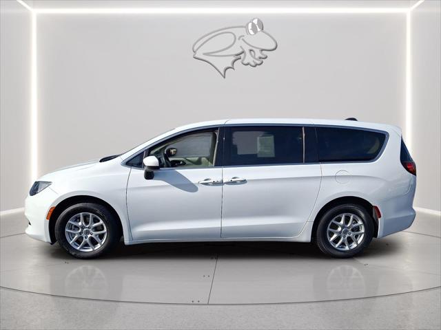 2022 Chrysler Voyager LX 2022 Chrysler Voyager LX