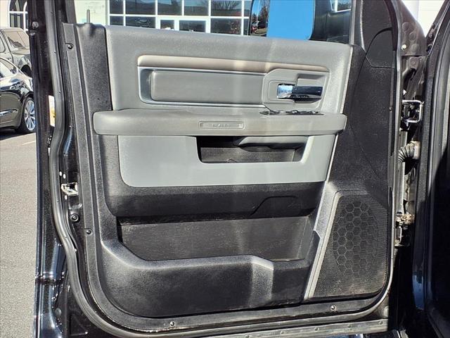 2017 RAM 3500 Big Horn Crew Cab 4x4 64 Box