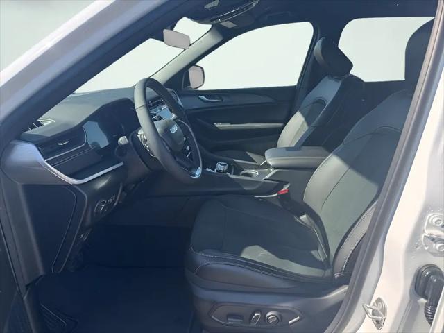 2025 Jeep Grand Cherokee Altitude 4x4
