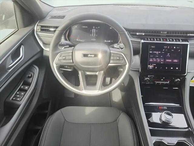 2025 Jeep Grand Cherokee Laredo X 4x4