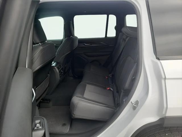 2025 Jeep Grand Cherokee Laredo X 4x4