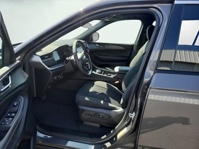 2025 Jeep Grand Cherokee L Laredo X 4x4