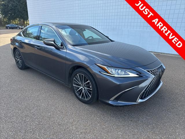 2023 Lexus ES 350's photo